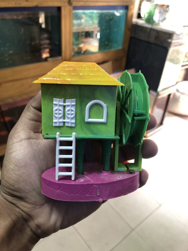 Under Water House With Airstone
